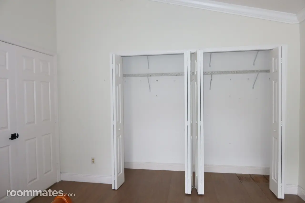 Profile photo 11 of 16