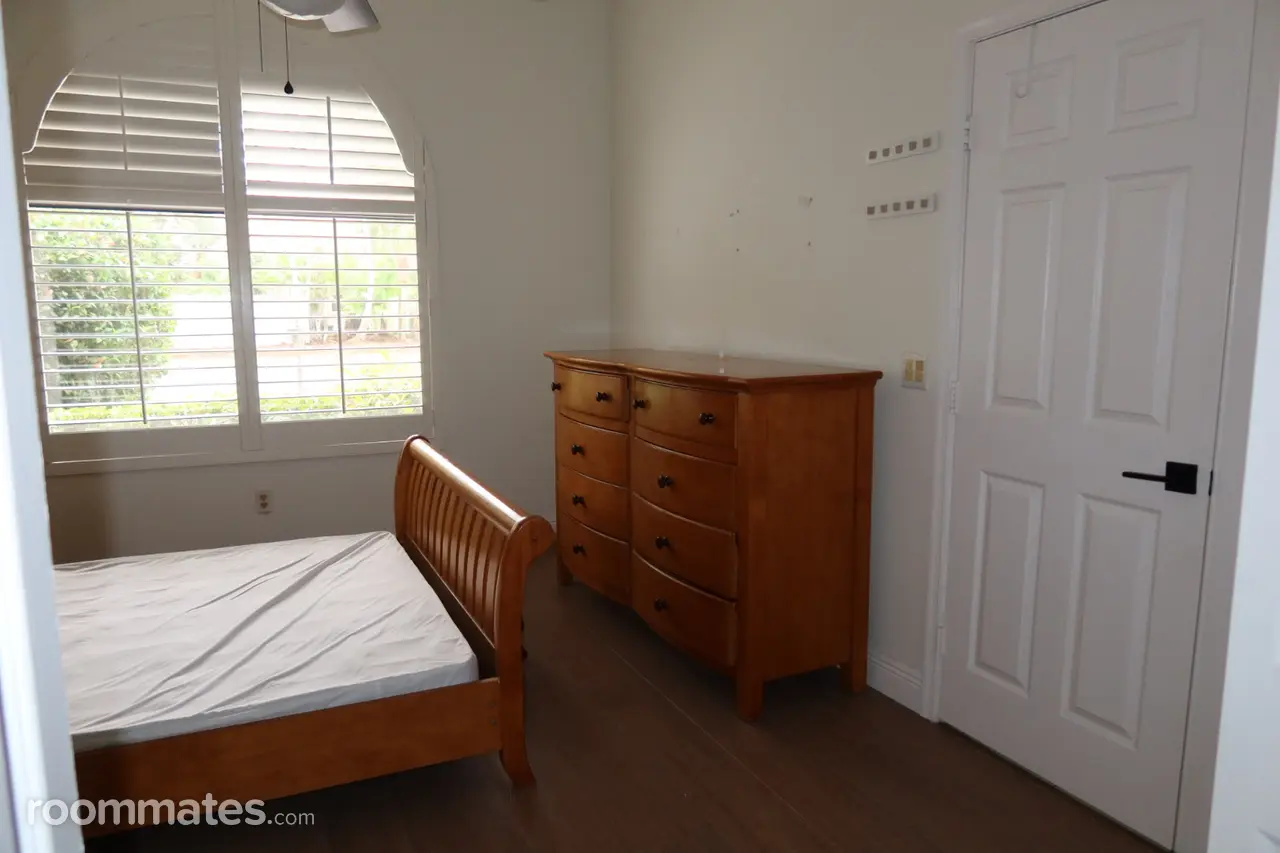 Profile photo 9 of 16