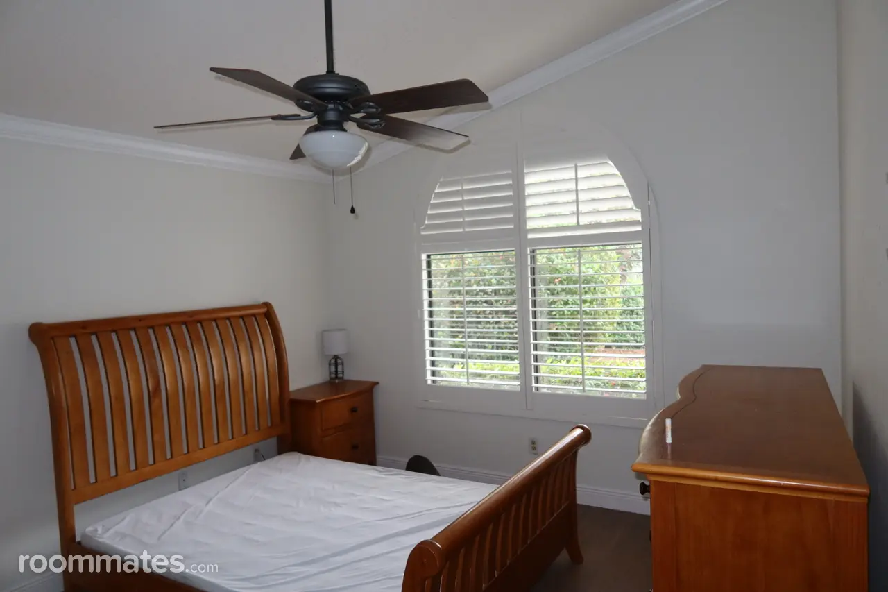 Profile photo 8 of 16