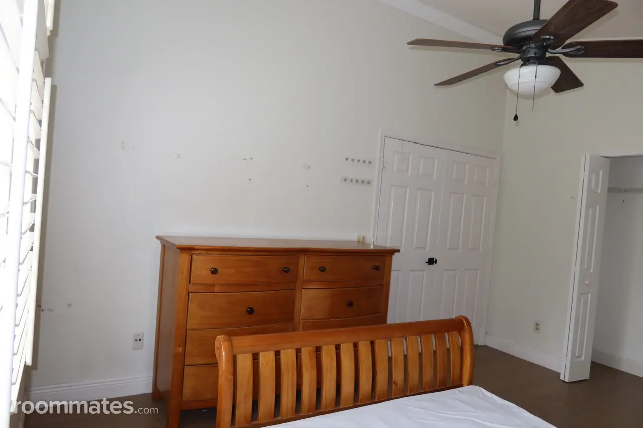 Profile photo 13 of 16