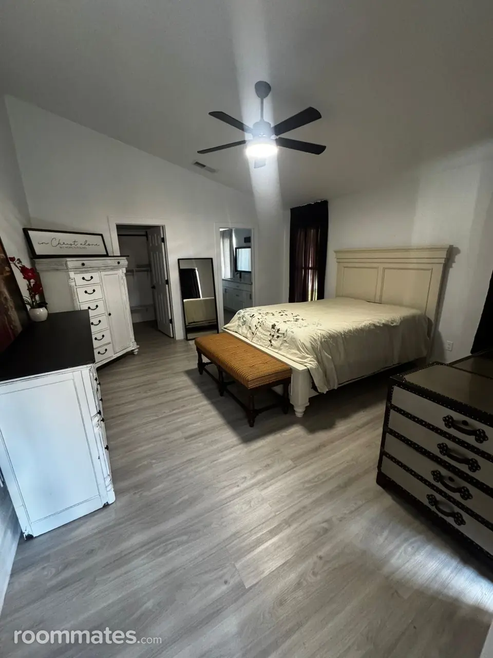 Profile photo 7 of 18