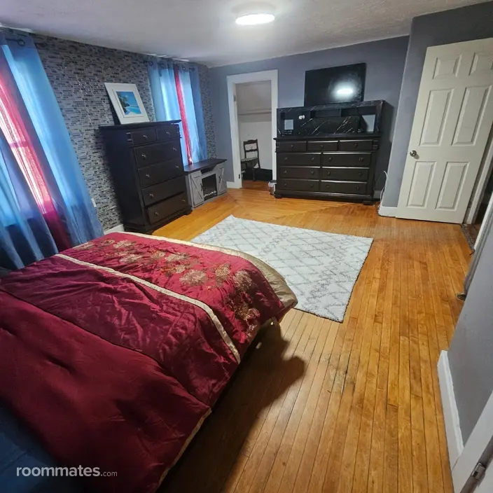 Room for rent in Avon, MA $1000, house