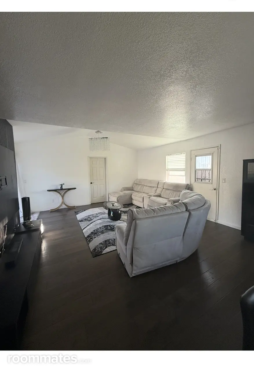 Profile photo 10 of 14