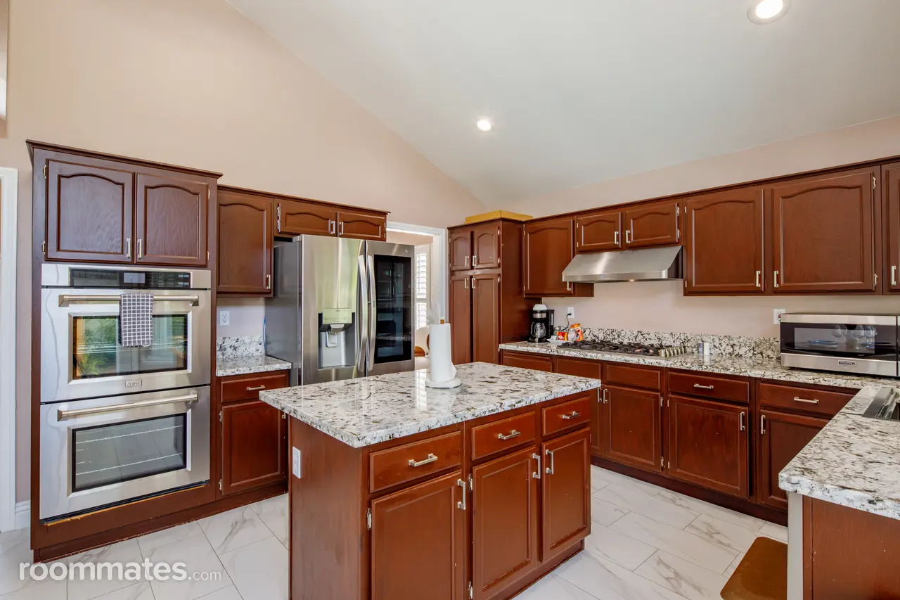 Profile photo 3 of 12