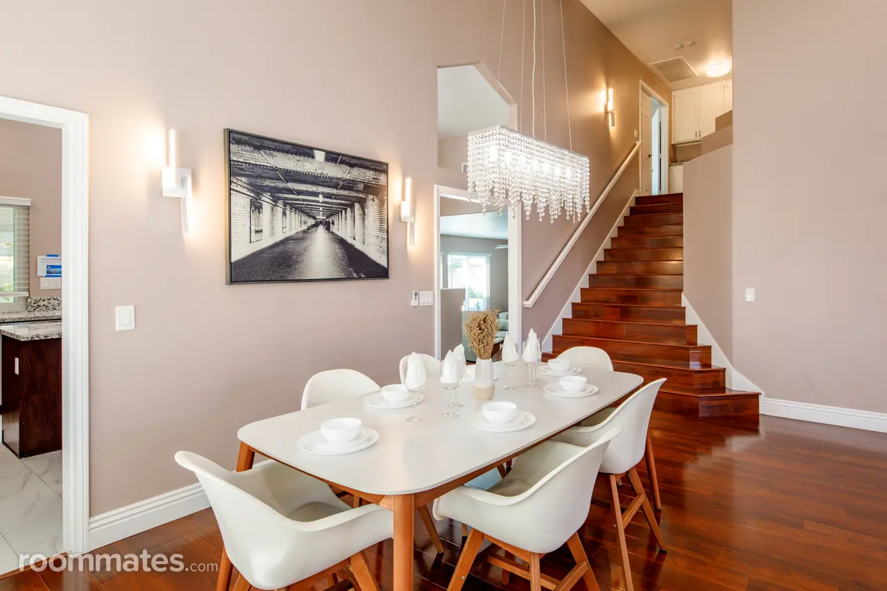 Profile photo 7 of 12