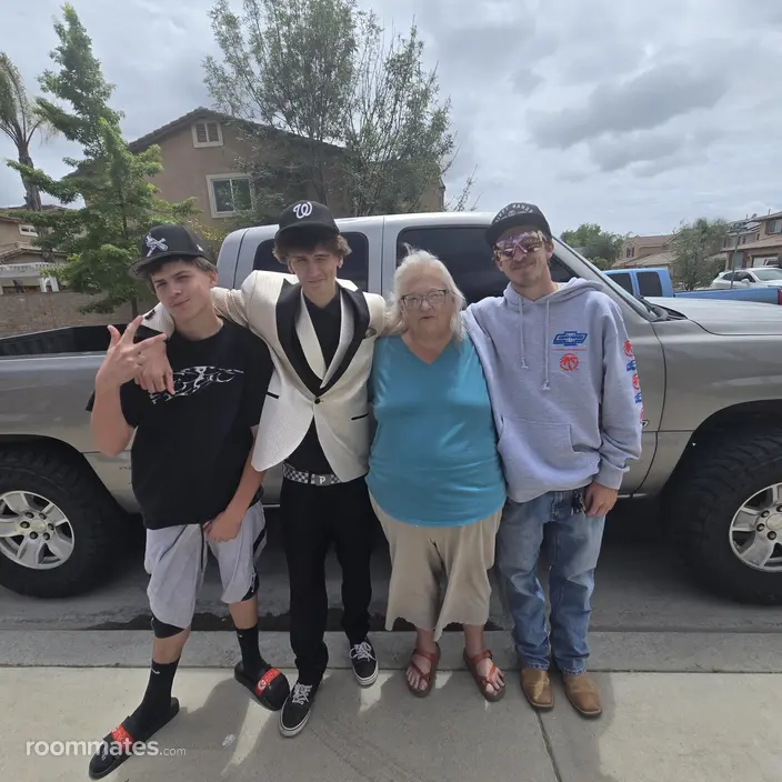 Roommate looking Murrieta, CA, $1000