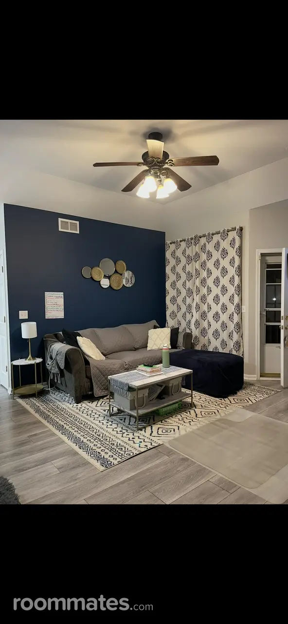 Profile photo 1 of 10