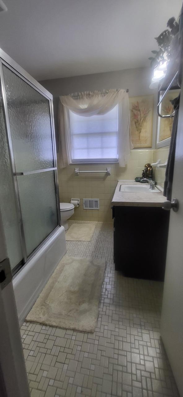 Profile photo 3 of 10