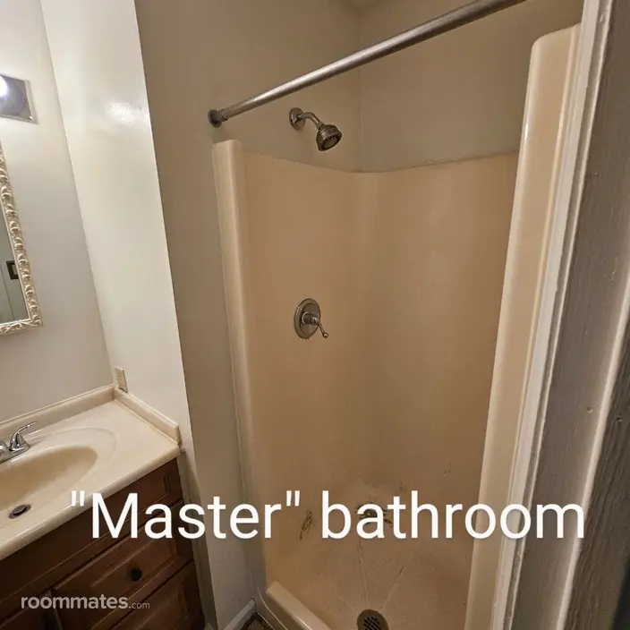 Room for rent in Lynchburg, VA $1100, townhouse