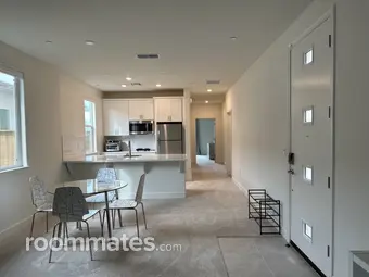 Room for rent in Sacramento, CA $850, house