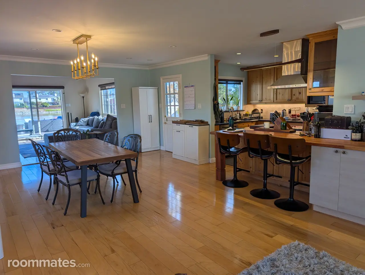 Profile photo 3 of 10