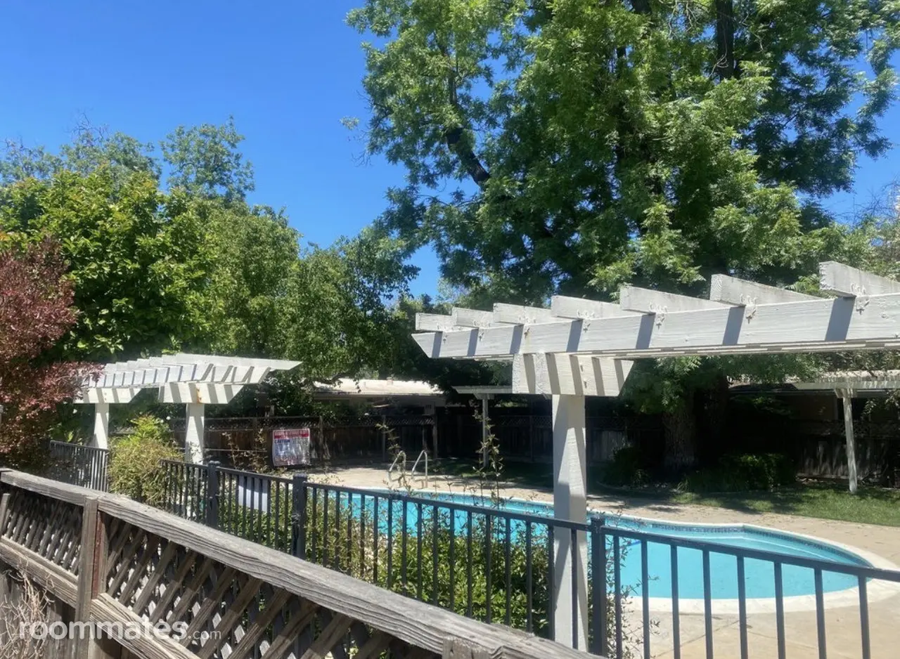 Profile photo 3 of 10