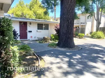 Room for rent in Pleasanton CA $1250, condo