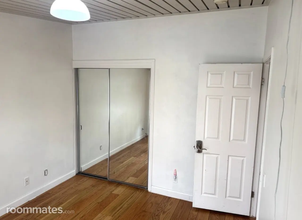 Profile photo 6 of 10