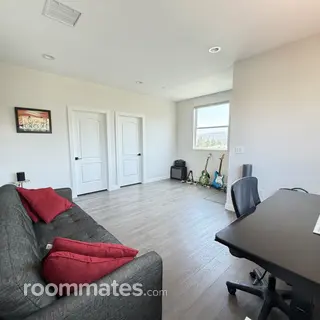 Room for rent in Thousand Oaks, CA $1600, townhouse