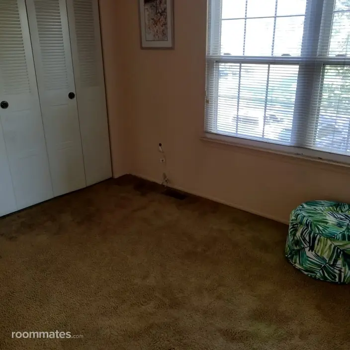 Room for rent in Franklin Park, NJ $750, townhouse