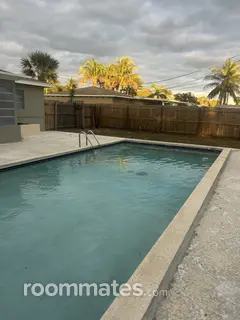 Room for rent in Lake Park FL $1200, house