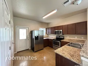 Room for rent in New Braunfels TX $800, townhouse