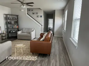 Room for rent in Buda, TX $1000, condo