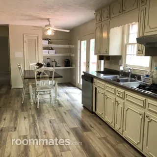 Room for rent in Dunwoody, GA $700, house