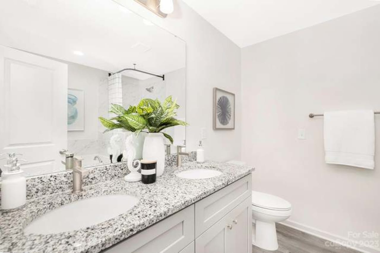 Profile photo 5 of 16