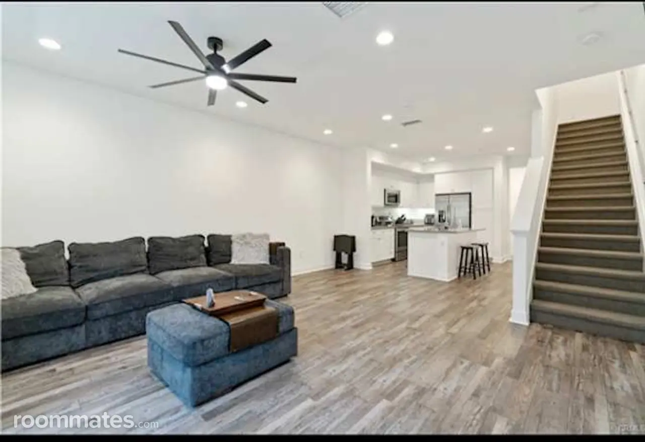 Profile photo 8 of 11