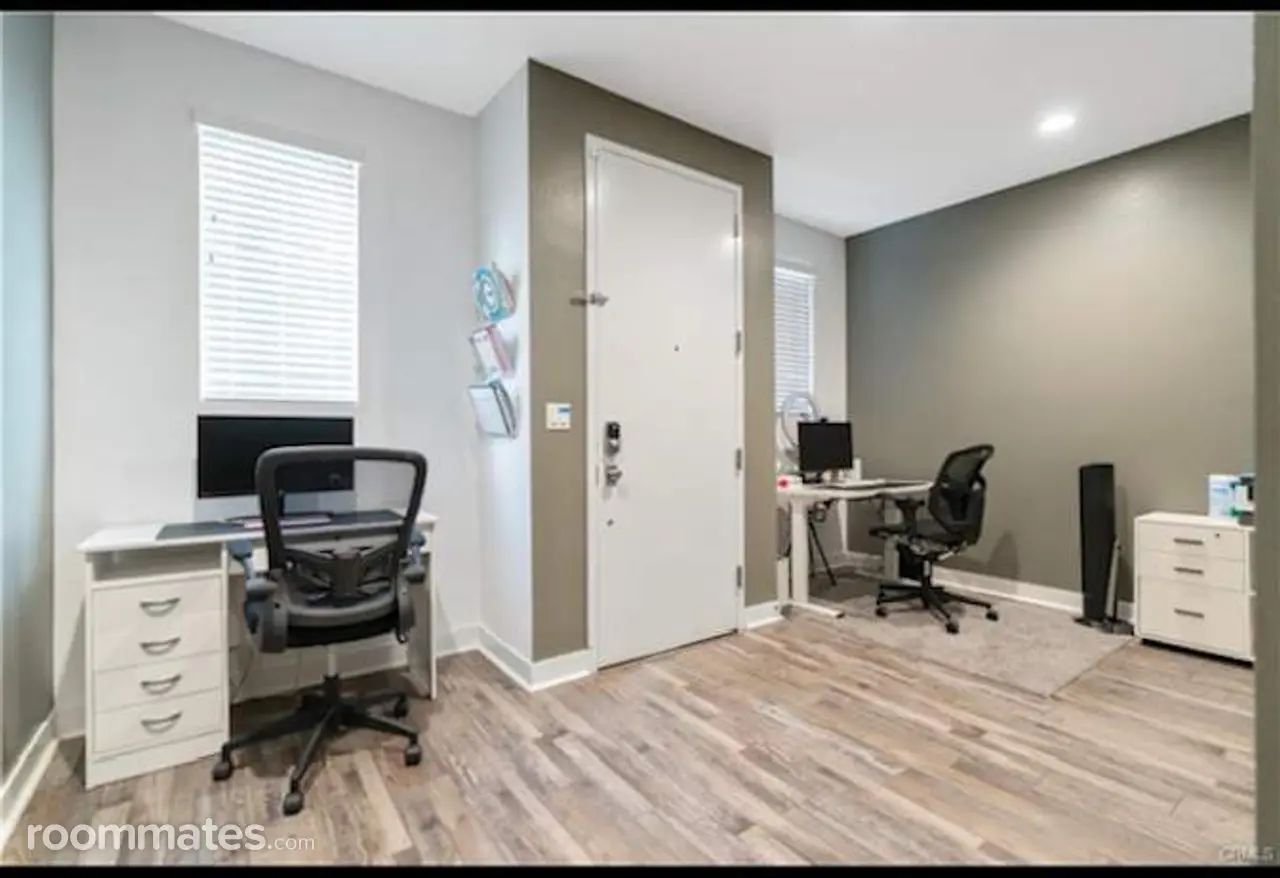 Profile photo 6 of 11