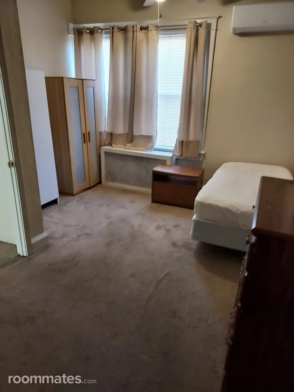 Profile photo 1 of 4