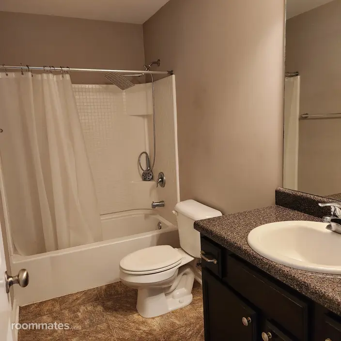 Room for rent in Hinesville, GA $1600, house