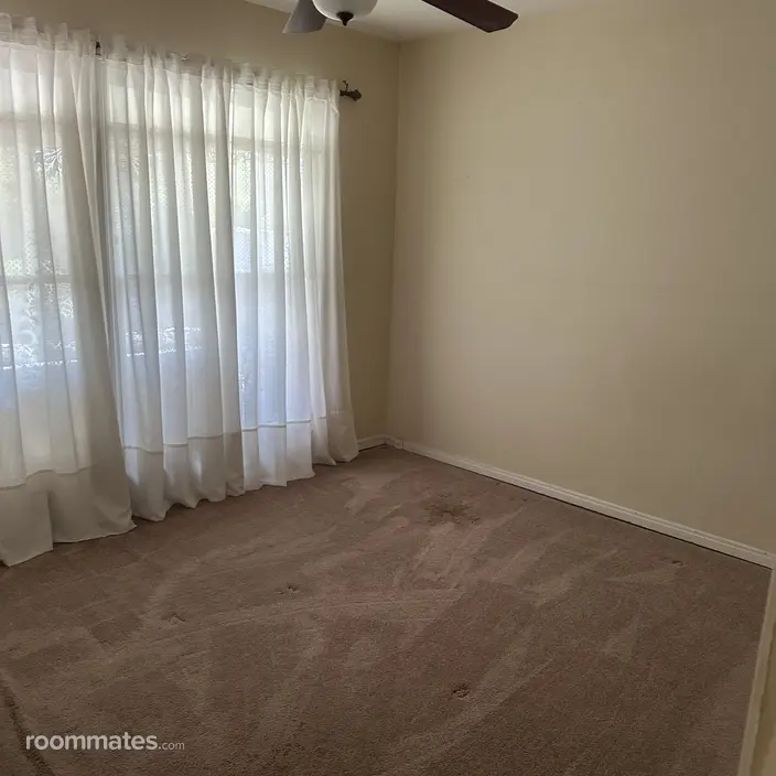 Room for rent in Northridge, CA $1350, house