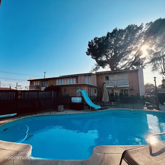 Room for rent in Rialto, CA $950, house