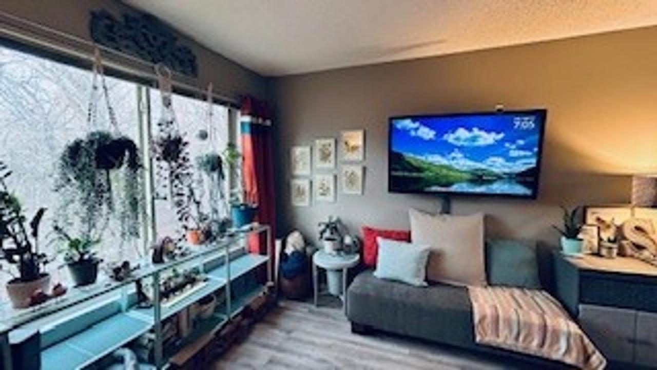 Profile photo 7 of 9