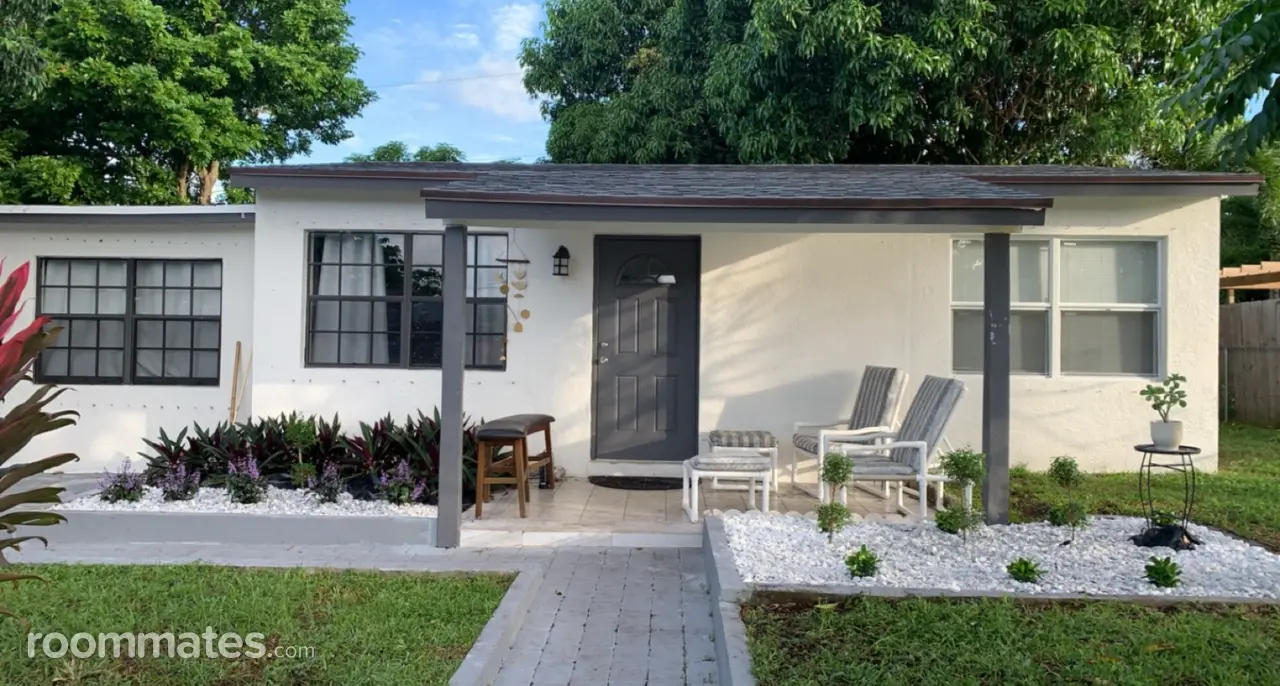 Profile photo 1 of 4