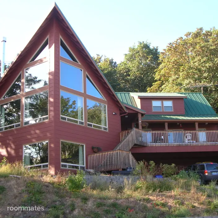 Room for rent in Portland, OR $825, house