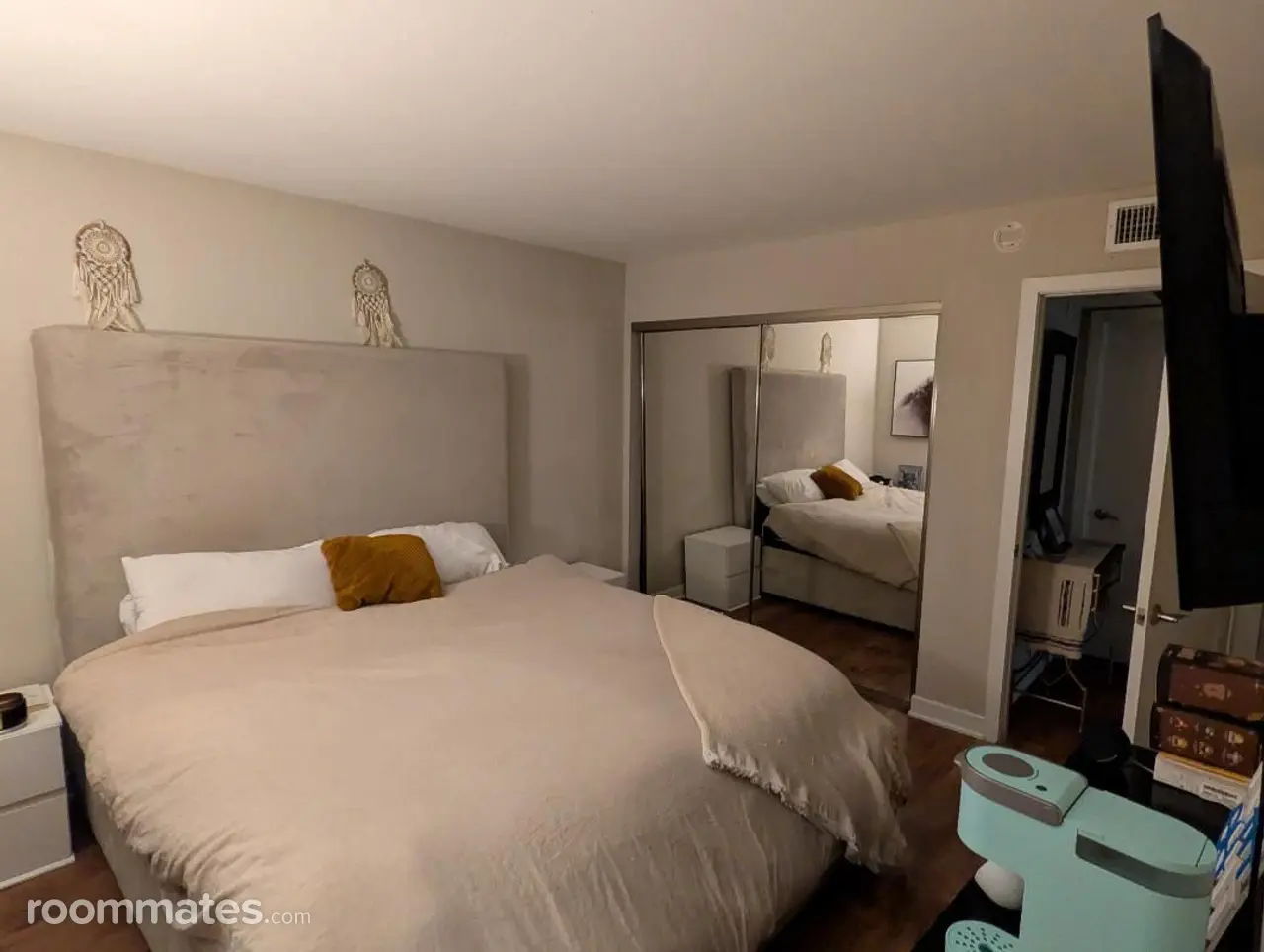 Profile photo 1 of 7