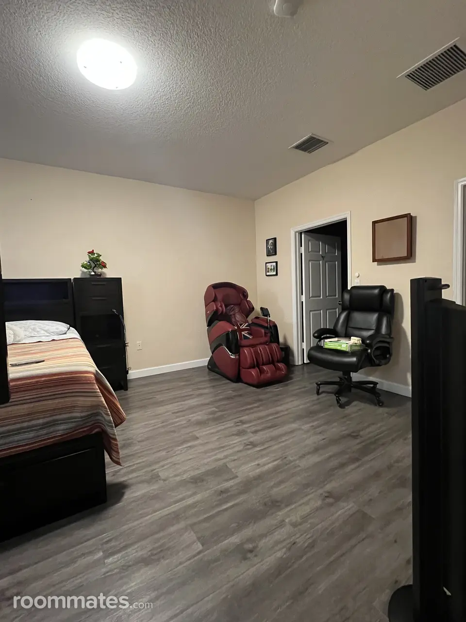 Profile photo 4 of 14