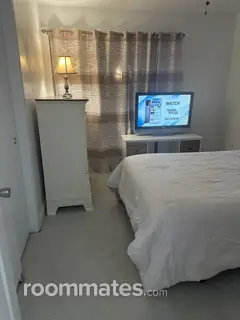 Room for rent in Bakersfield CA $650, house