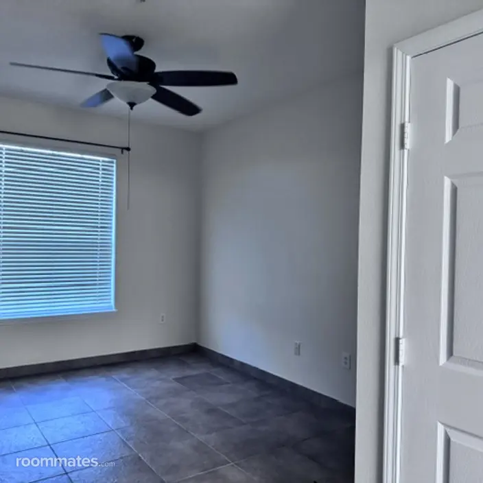 Room for rent in Jacksonville, FL $750, condo