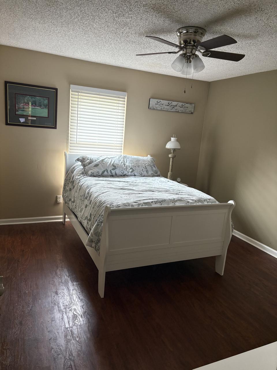 Profile photo 8 of 10