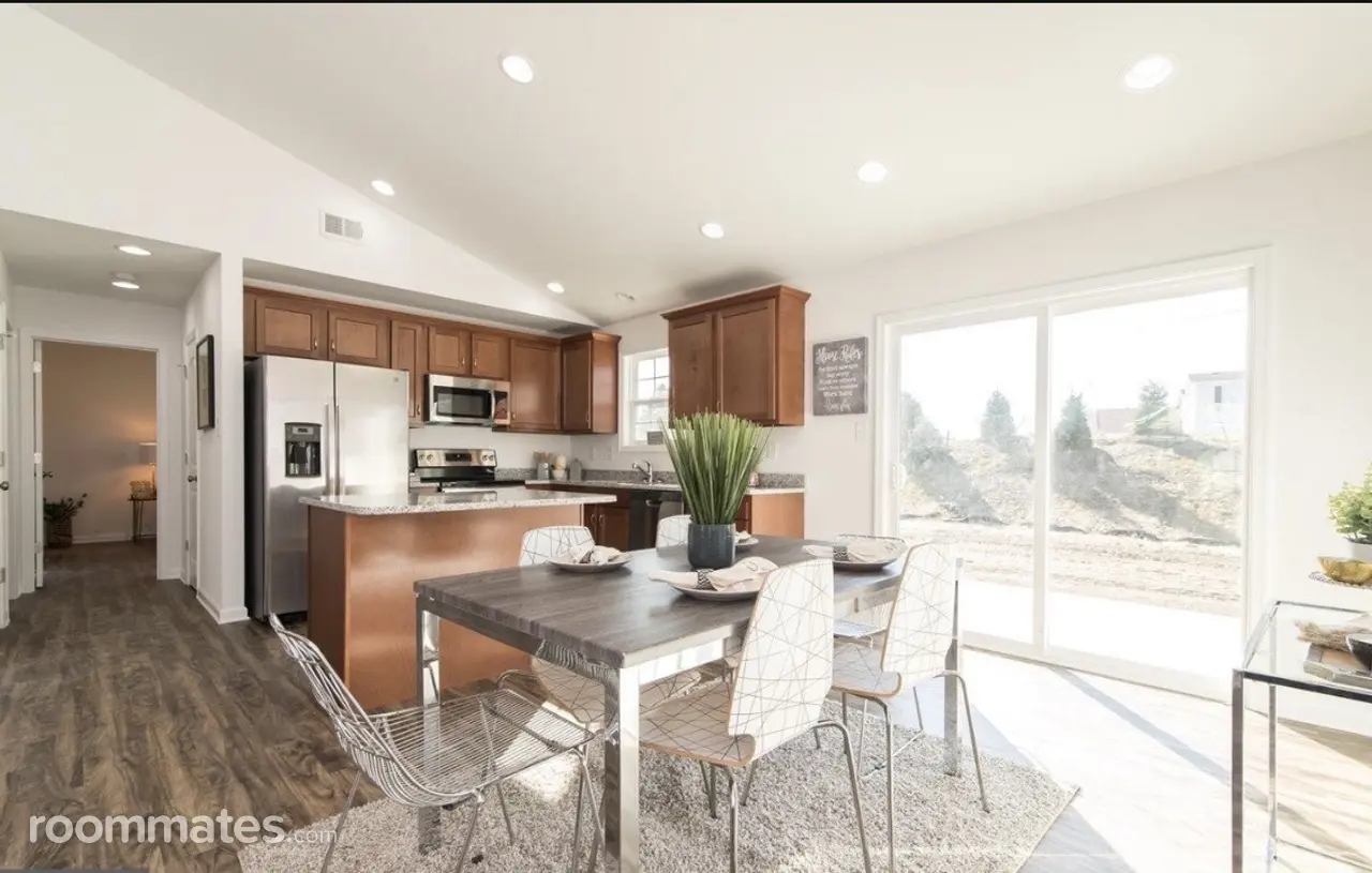 Profile photo 8 of 10