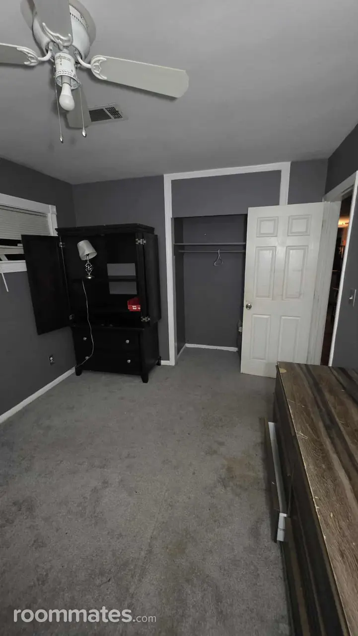 Profile photo 1 of 10