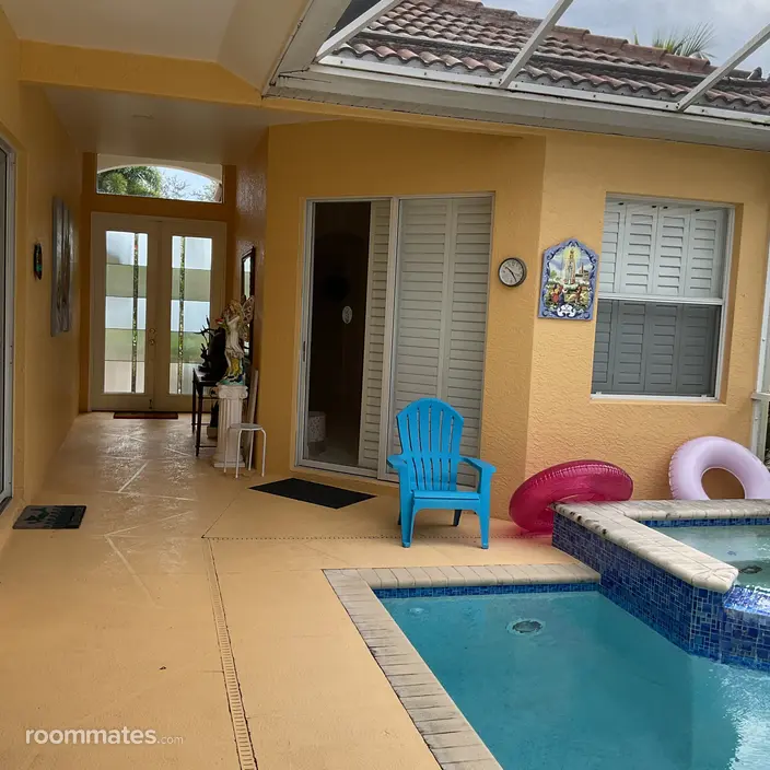 Room for rent in Naples, FL $800, house