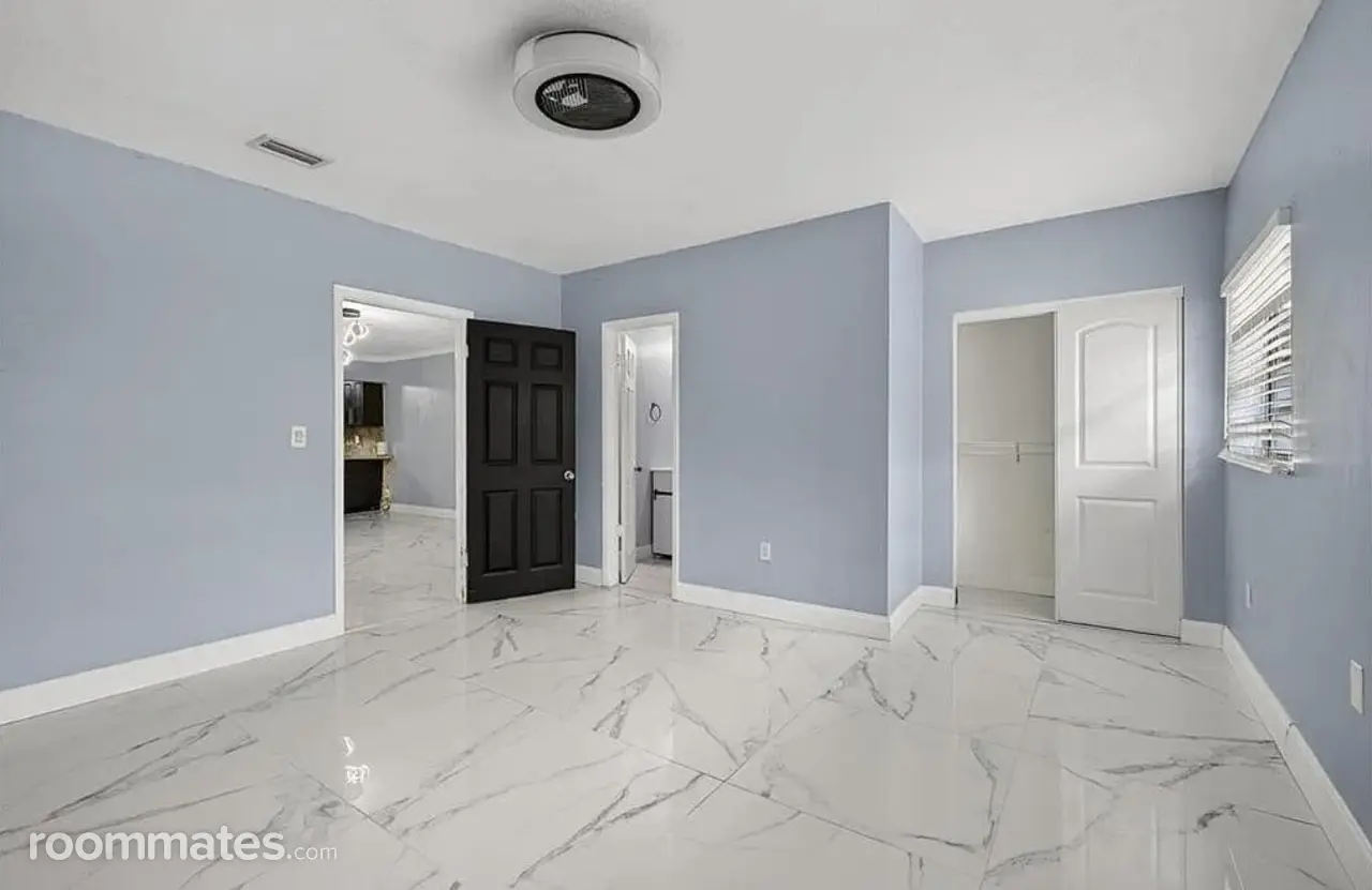 Profile photo 1 of 6