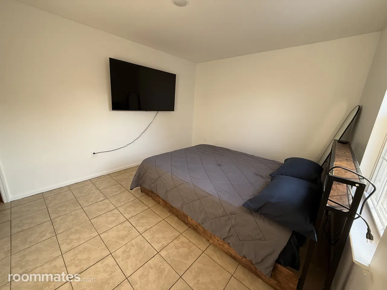 Profile photo 7 of 11