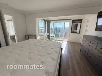 Room for rent in Sherman Oaks, CA $2150, house