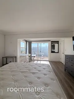 Room for rent in Sherman Oaks, CA $1950, house