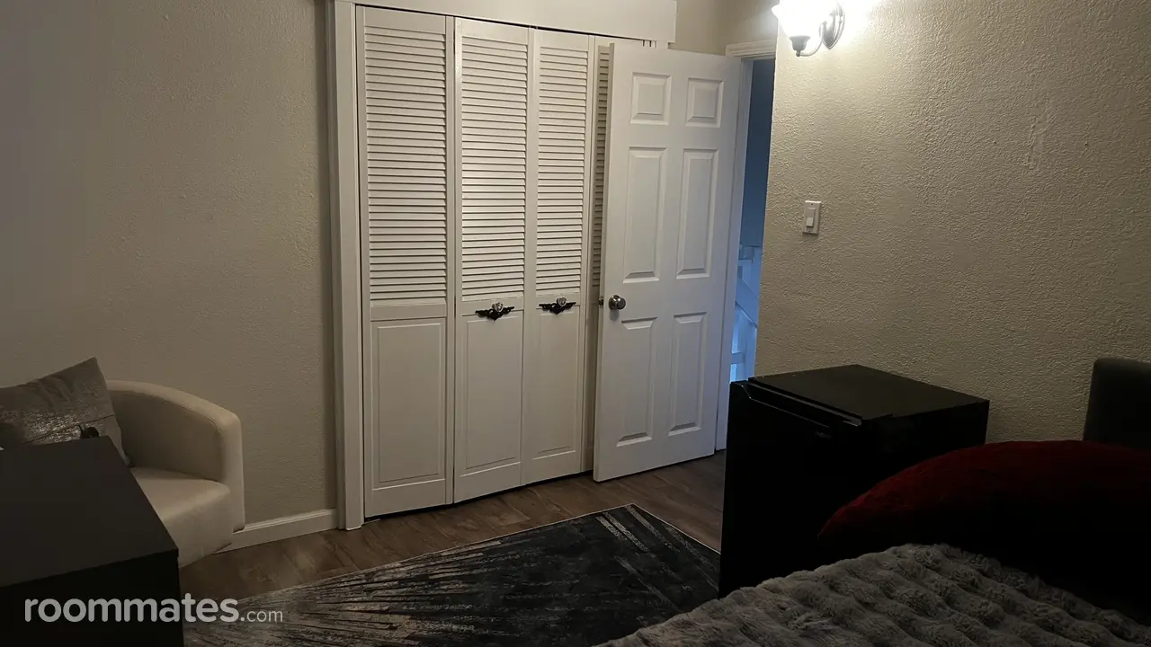 Profile photo 3 of 4