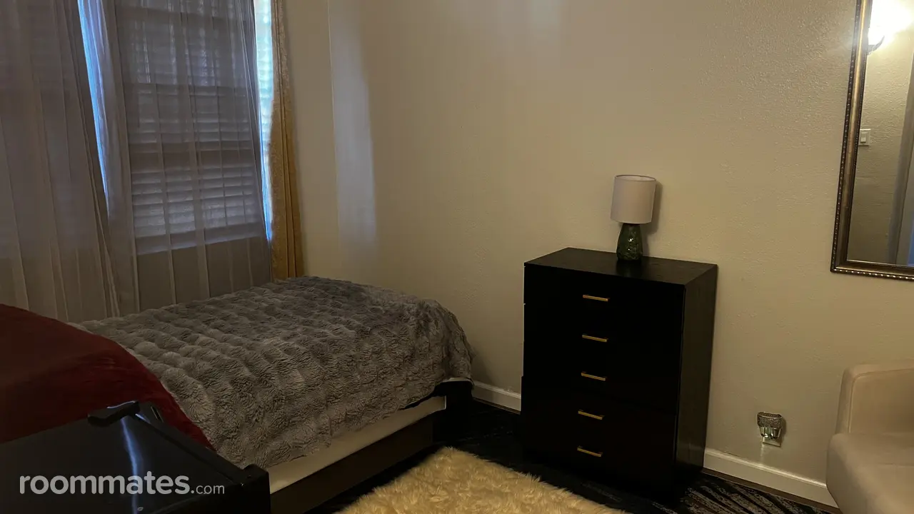 Profile photo 2 of 4