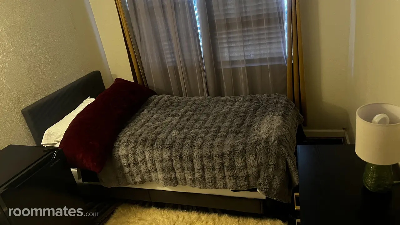 Profile photo 1 of 4