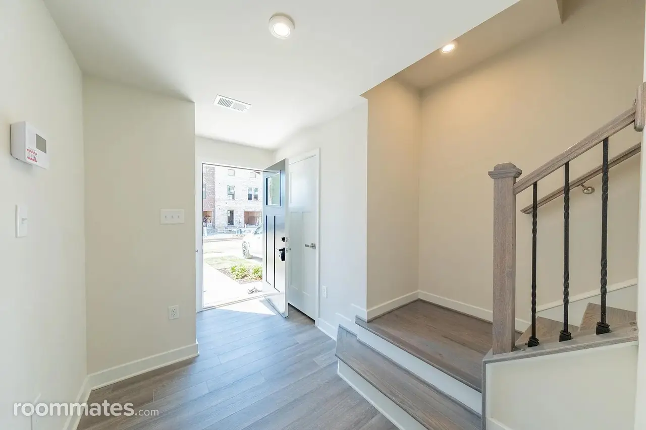 Profile photo 5 of 9